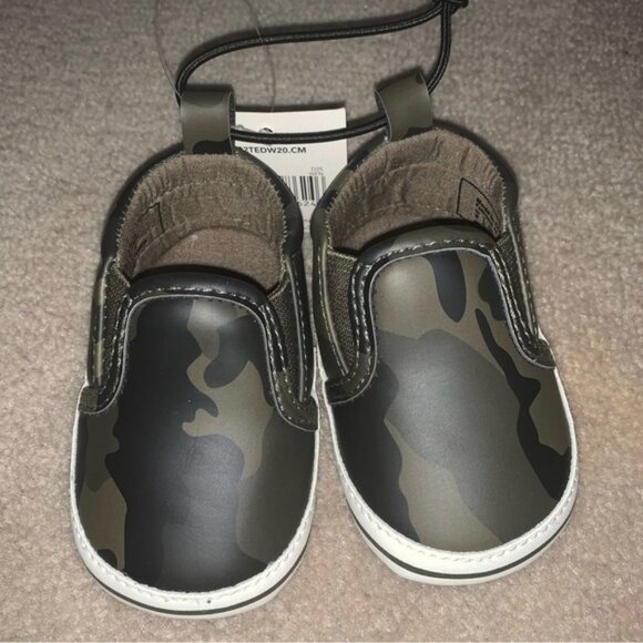 Nwt Bundle of 3 Baby army shoes in sizes 1,2 and 3 for 0 to 3 months. - Picture 2 of 5